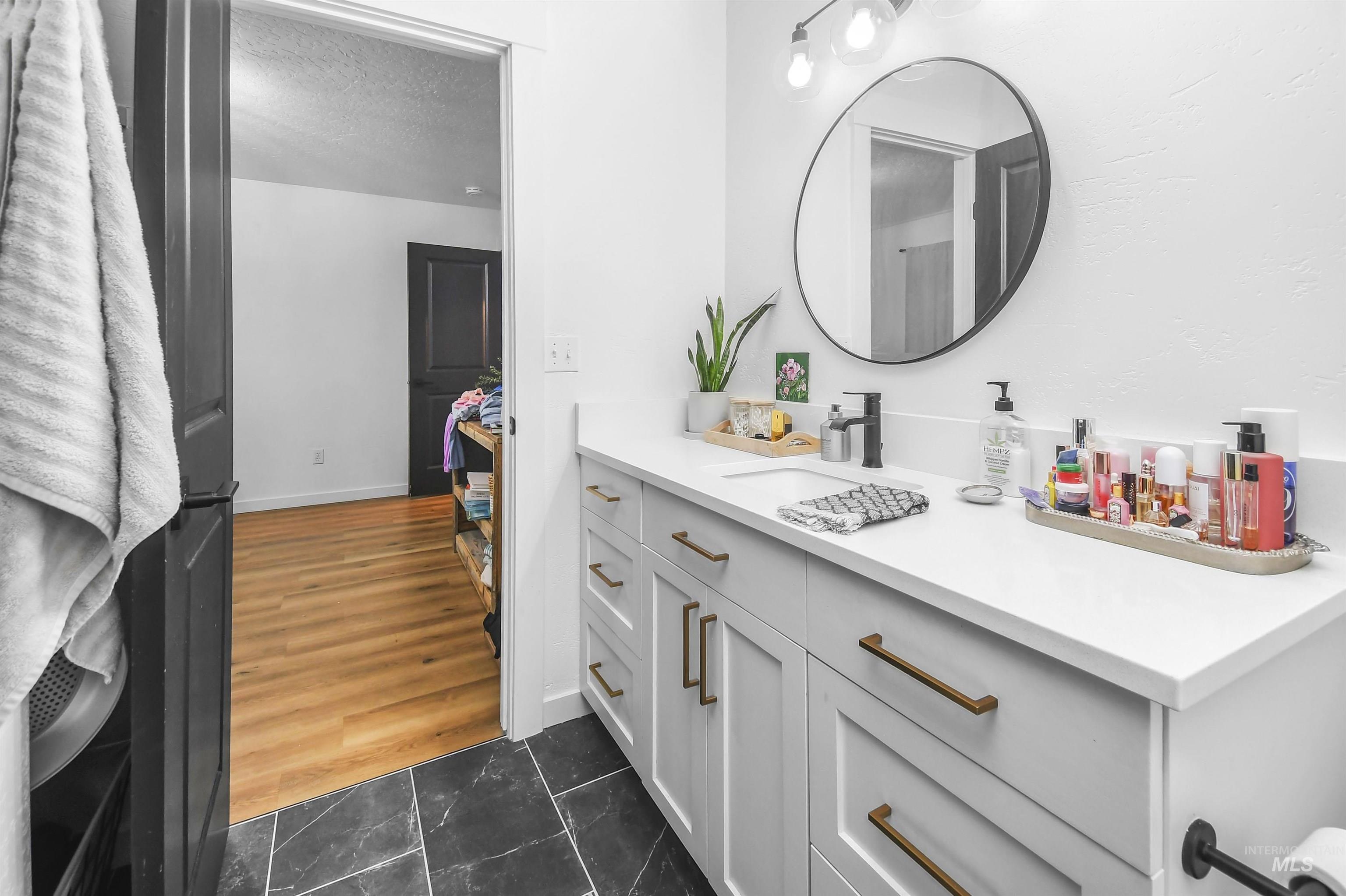 3205 S Malad Dr, Nampa, Idaho 83686, 4 Bedrooms, 2 Bathrooms, Residential For Sale, Price $385,990,MLS 98973241