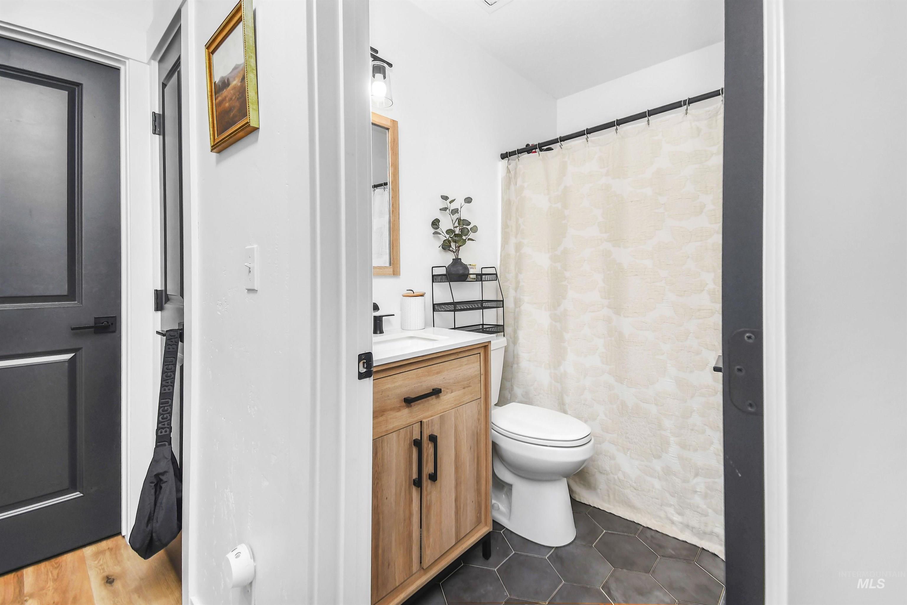 3205 S Malad Dr, Nampa, Idaho 83686, 4 Bedrooms, 2 Bathrooms, Residential For Sale, Price $385,990,MLS 98973241