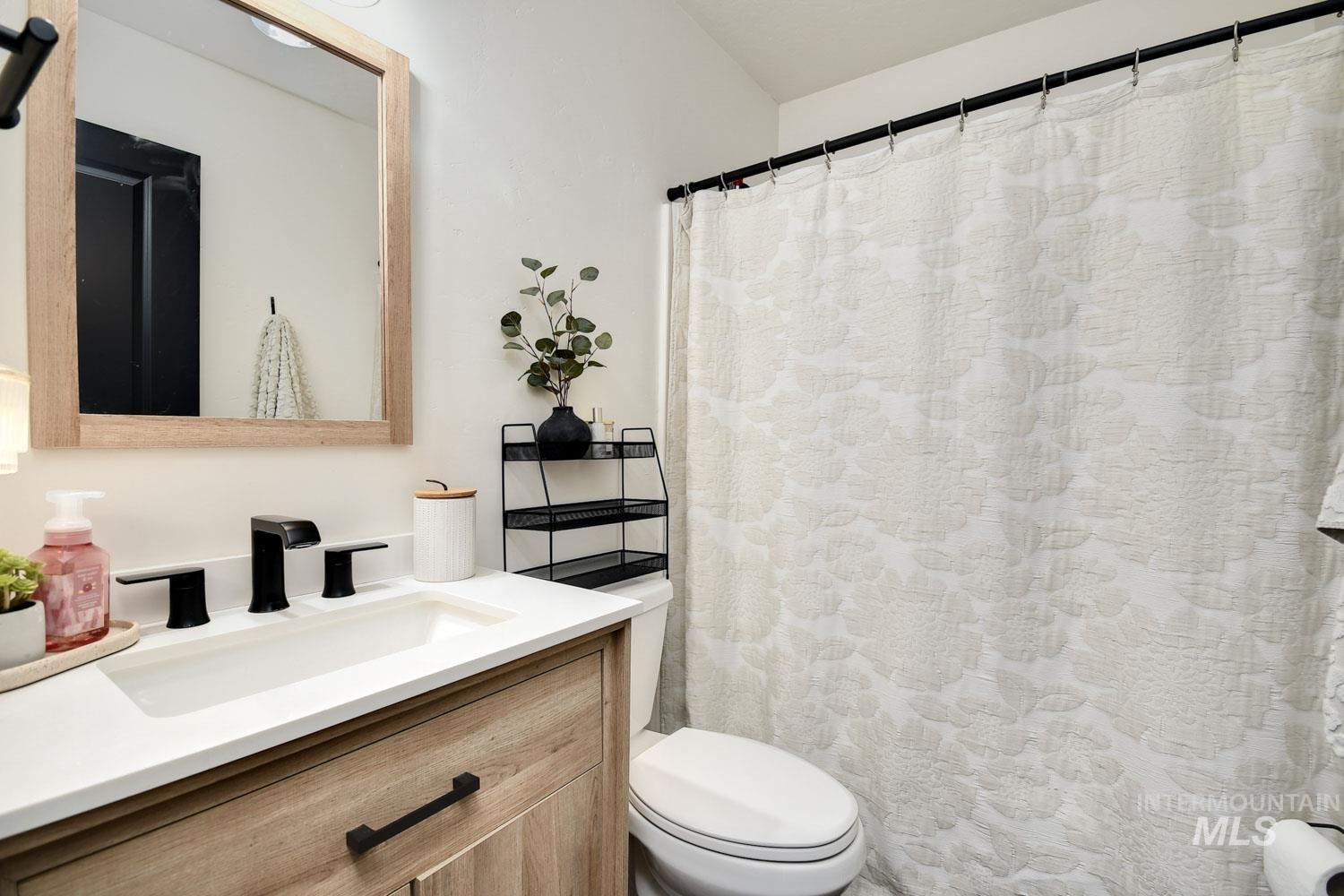 3205 S Malad Dr, Nampa, Idaho 83686, 4 Bedrooms, 2 Bathrooms, Residential For Sale, Price $385,990,MLS 98973241