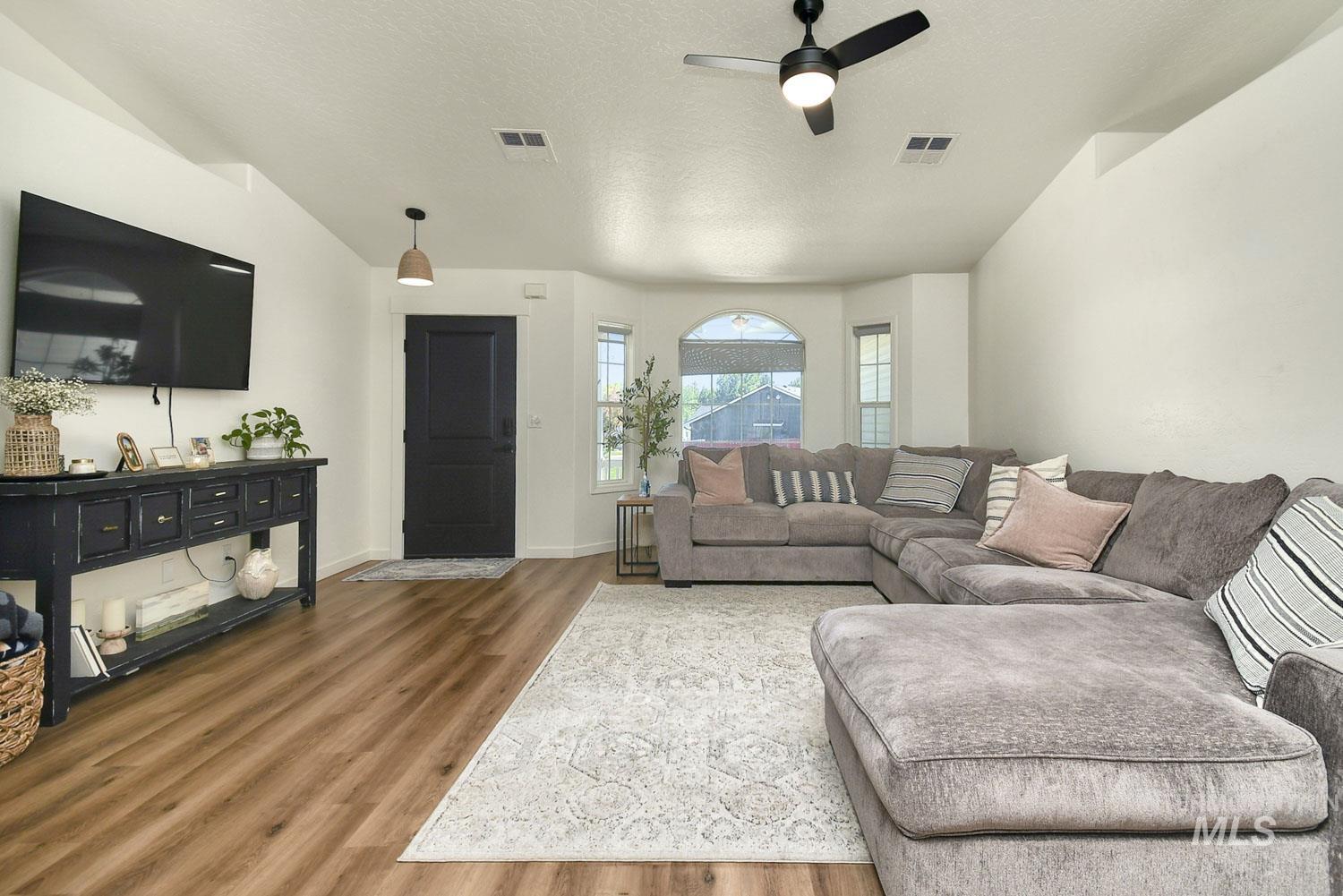 3205 S Malad Dr, Nampa, Idaho 83686, 4 Bedrooms, 2 Bathrooms, Residential For Sale, Price $385,990,MLS 98973241