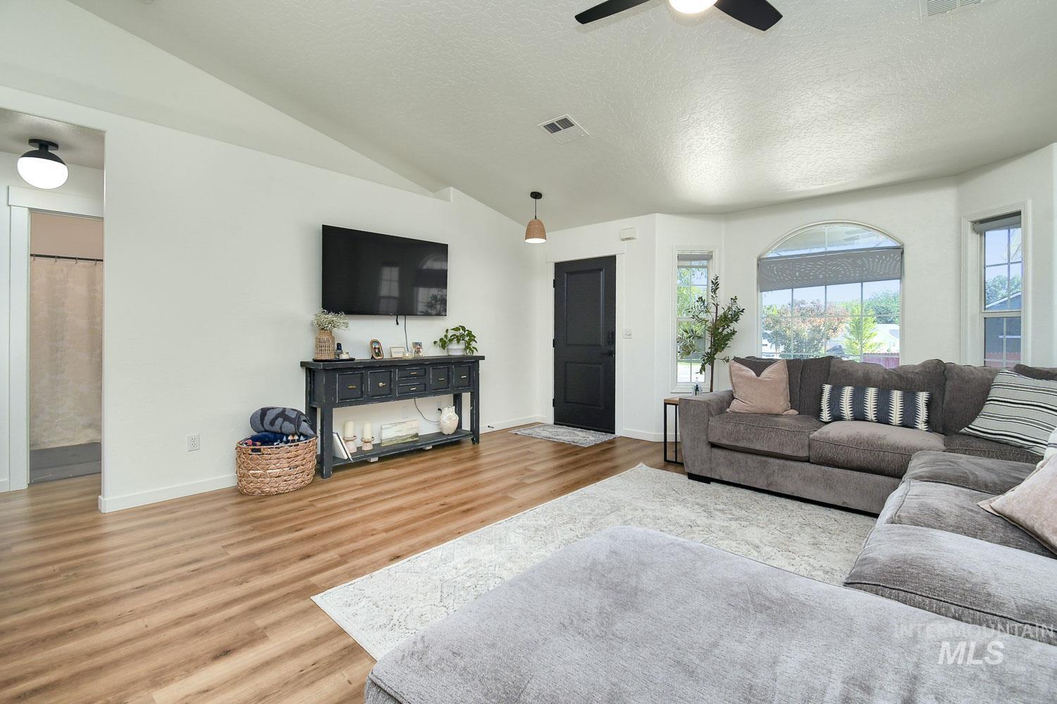 3205 S Malad Dr, Nampa, Idaho 83686, 4 Bedrooms, 2 Bathrooms, Residential For Sale, Price $385,990,MLS 98973241