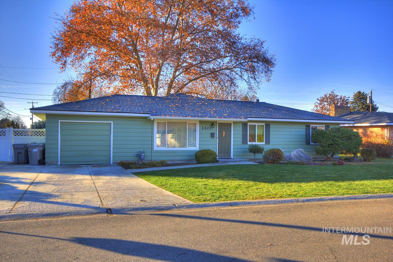 2403 N Weaver Circle, Boise, Idaho 83704, 3 Bedrooms, 2 Bathrooms, Residential For Sale, Price $449,900,MLS 98973242