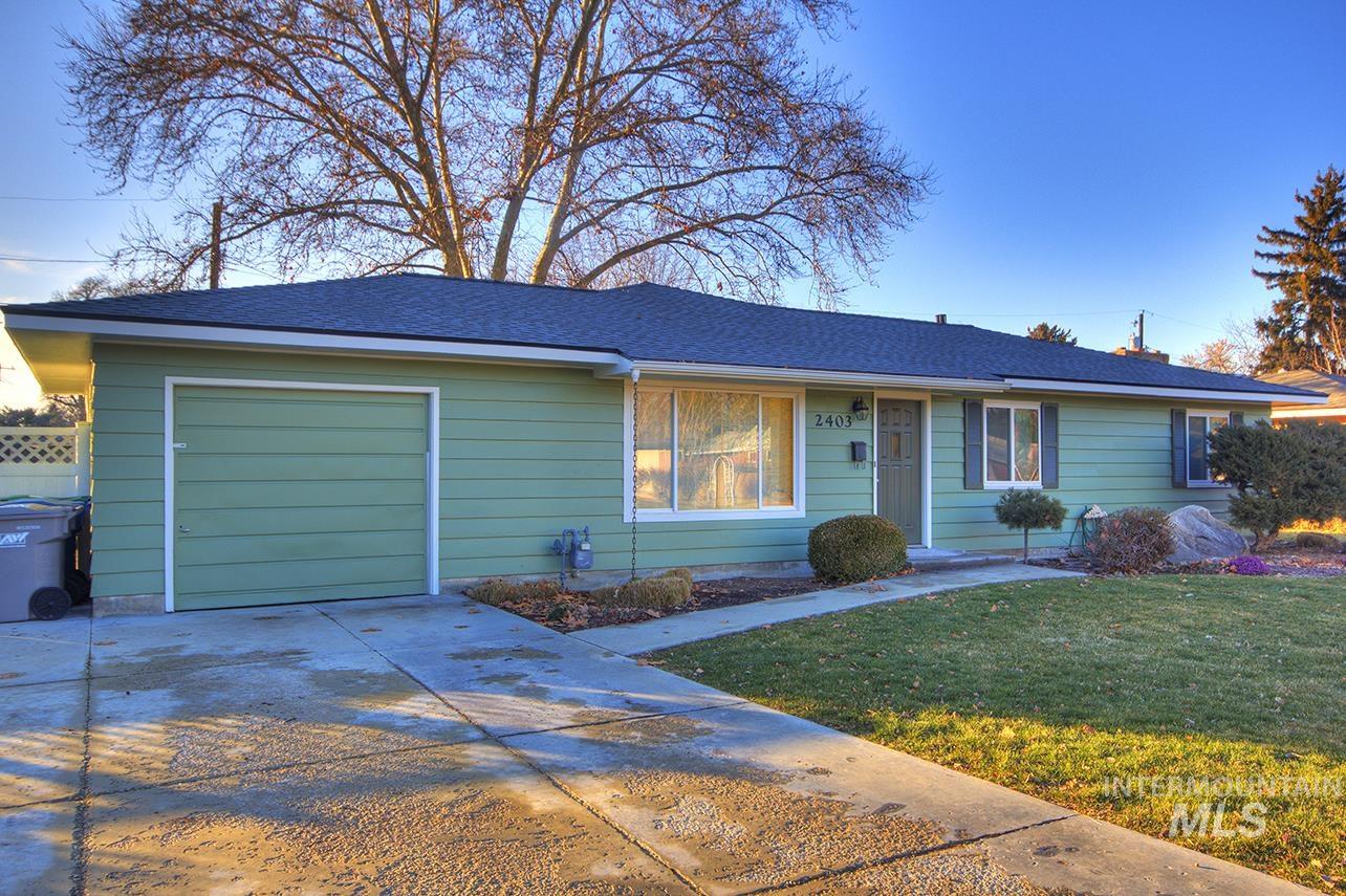 2403 N Weaver Circle, Boise, Idaho 83704, 3 Bedrooms, 2 Bathrooms, Residential For Sale, Price $449,900,MLS 98973242