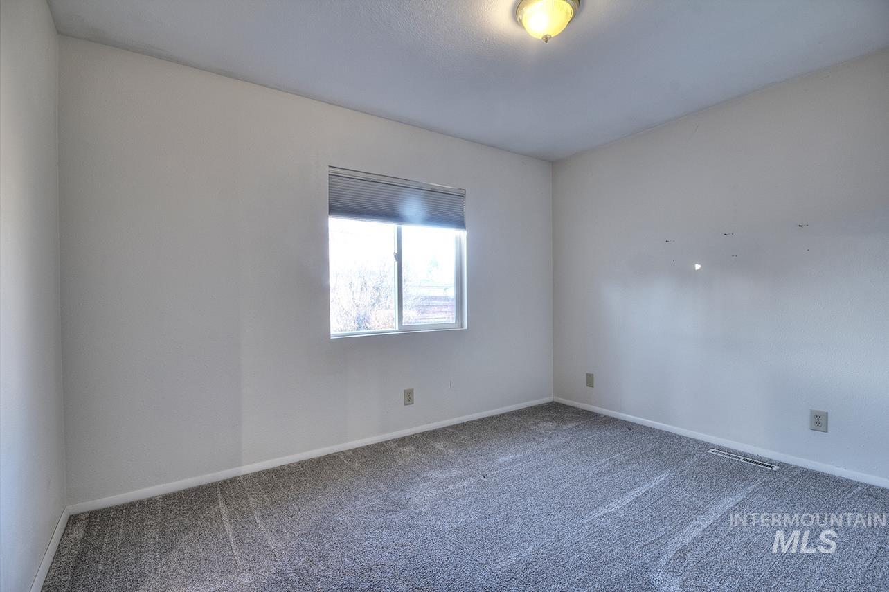 2403 N Weaver Circle, Boise, Idaho 83704, 3 Bedrooms, 2 Bathrooms, Residential For Sale, Price $449,900,MLS 98973242