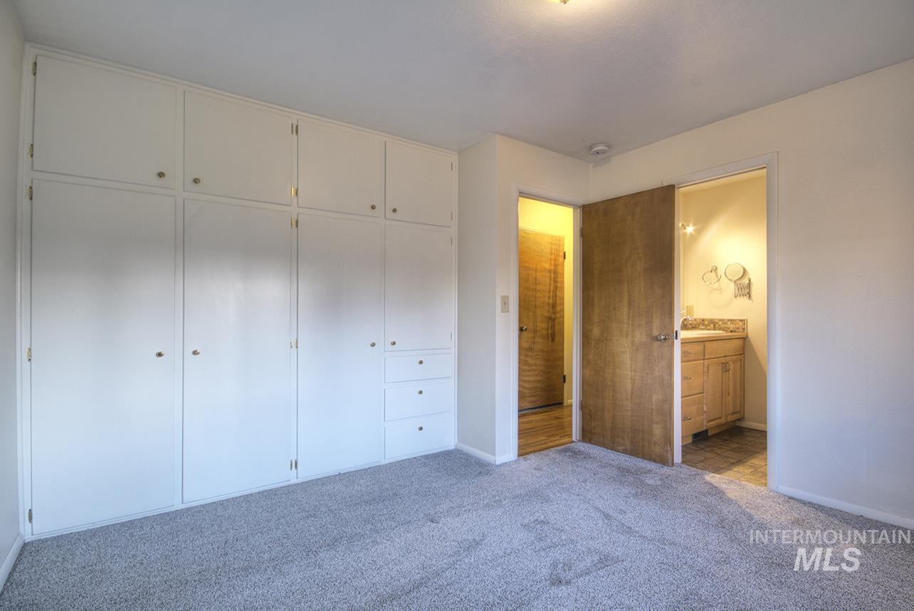 2403 N Weaver Circle, Boise, Idaho 83704, 3 Bedrooms, 2 Bathrooms, Residential For Sale, Price $449,900,MLS 98973242