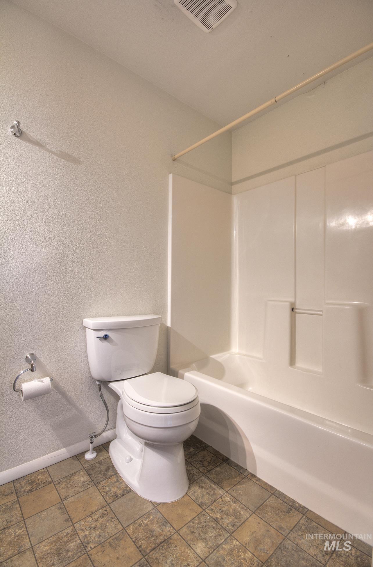 2403 N Weaver Circle, Boise, Idaho 83704, 3 Bedrooms, 2 Bathrooms, Residential For Sale, Price $449,900,MLS 98973242