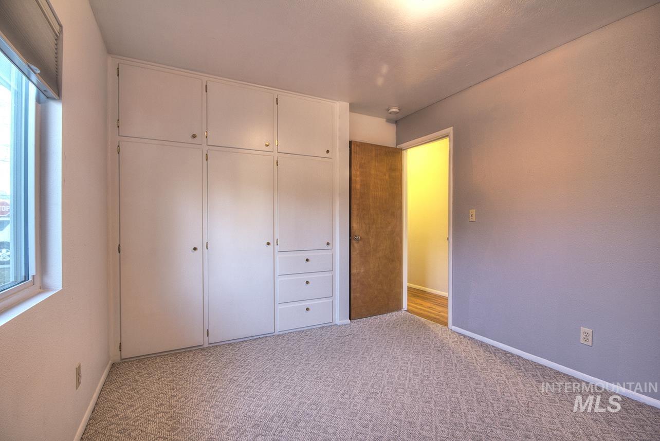 2403 N Weaver Circle, Boise, Idaho 83704, 3 Bedrooms, 2 Bathrooms, Residential For Sale, Price $449,900,MLS 98973242