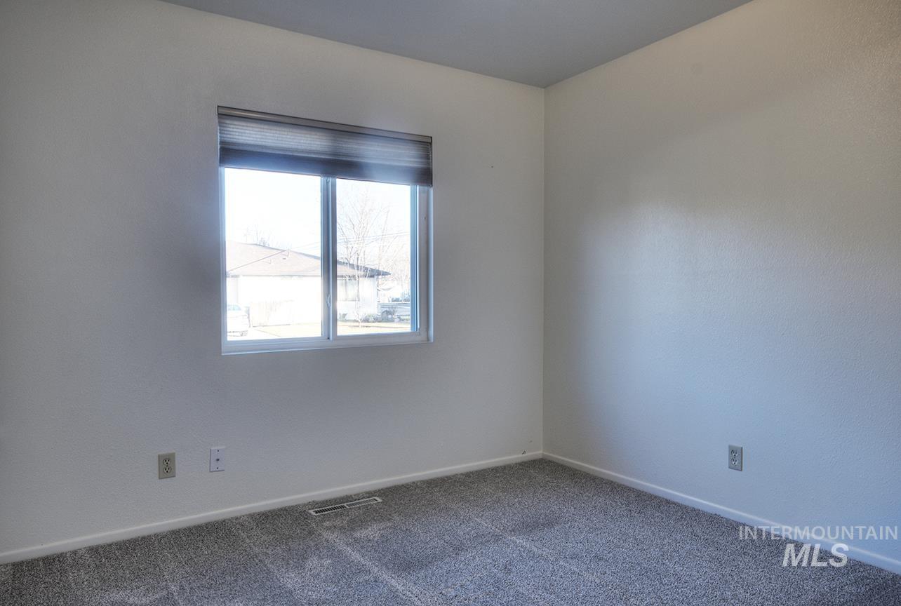 2403 N Weaver Circle, Boise, Idaho 83704, 3 Bedrooms, 2 Bathrooms, Residential For Sale, Price $449,900,MLS 98973242