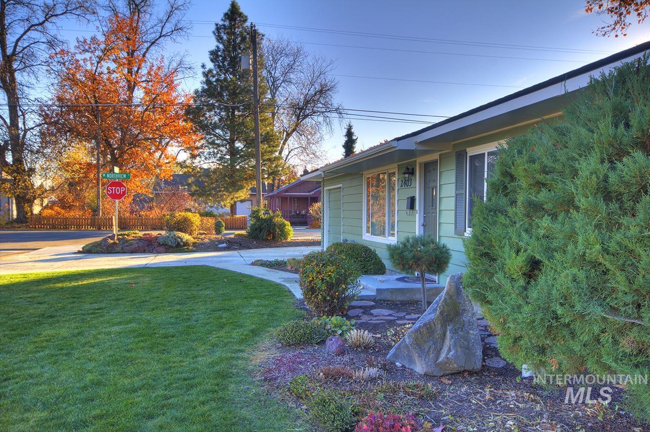 2403 N Weaver Circle, Boise, Idaho 83704, 3 Bedrooms, 2 Bathrooms, Residential For Sale, Price $449,900,MLS 98973242