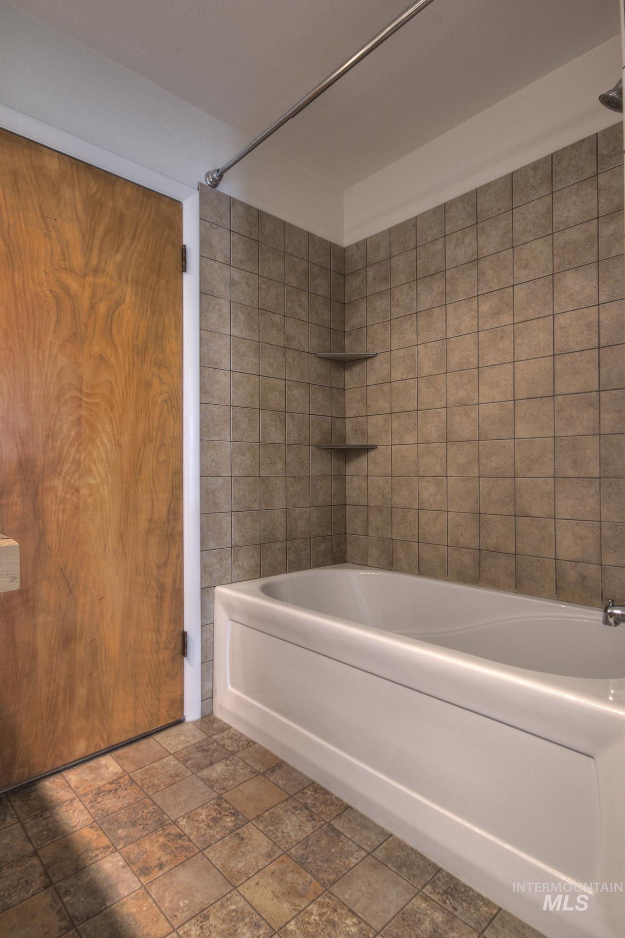 2403 N Weaver Circle, Boise, Idaho 83704, 3 Bedrooms, 2 Bathrooms, Residential For Sale, Price $449,900,MLS 98973242