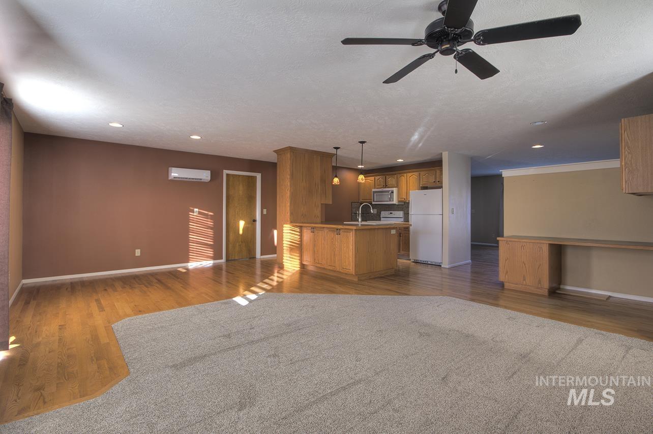 2403 N Weaver Circle, Boise, Idaho 83704, 3 Bedrooms, 2 Bathrooms, Residential For Sale, Price $449,900,MLS 98973242