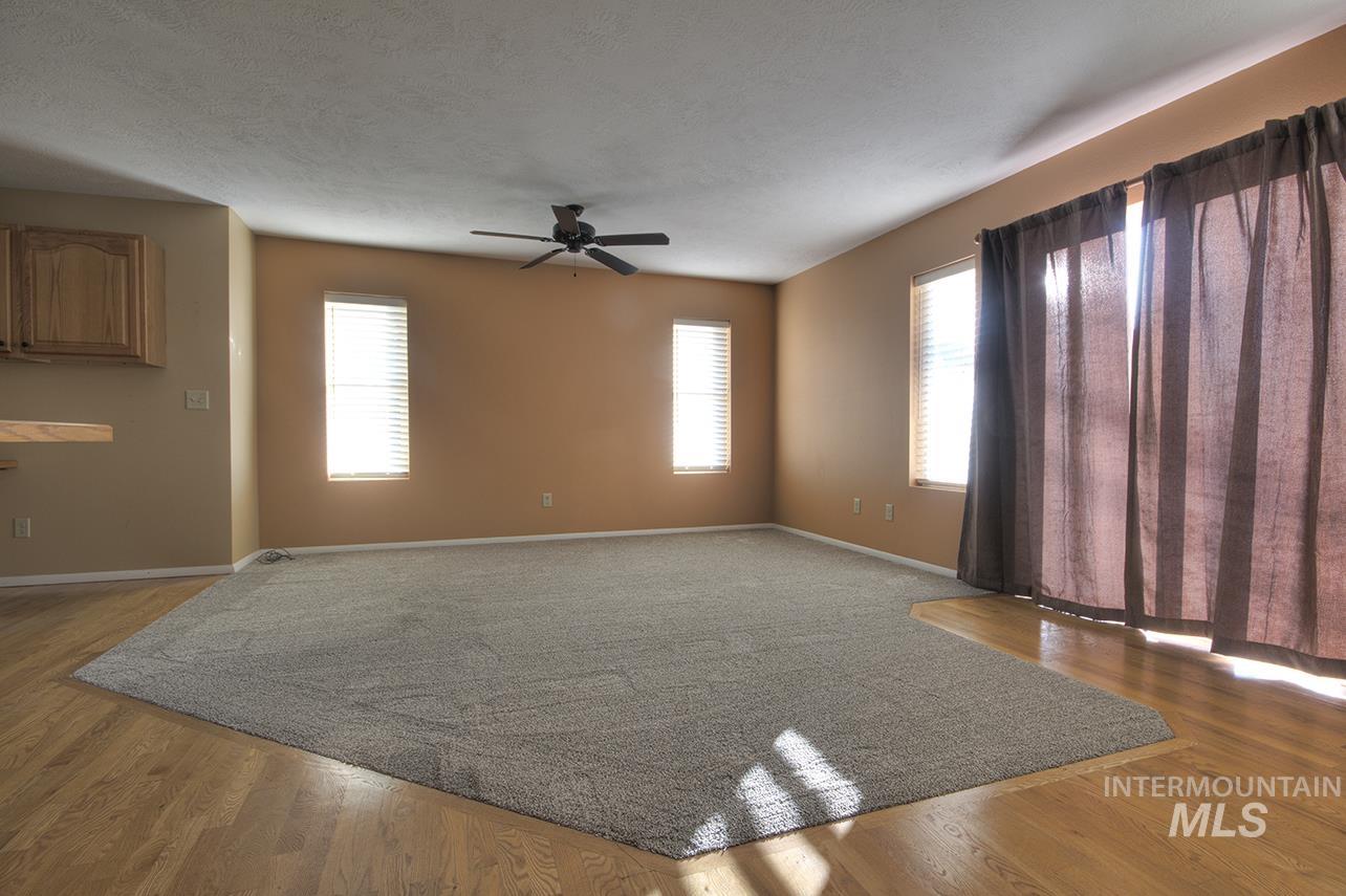 2403 N Weaver Circle, Boise, Idaho 83704, 3 Bedrooms, 2 Bathrooms, Residential For Sale, Price $449,900,MLS 98973242