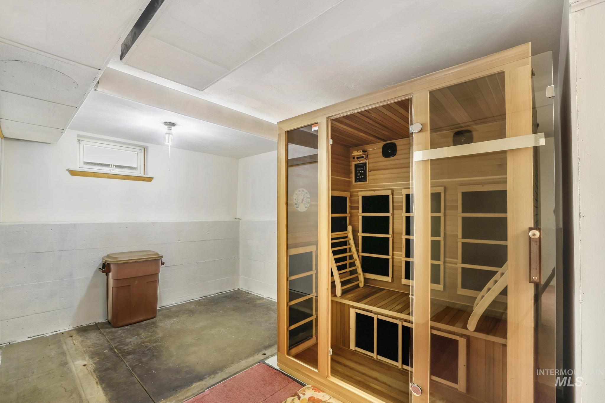 252 6th Ave E, Twin Falls, Idaho 83301, 3 Bedrooms, 2 Bathrooms, Residential For Sale, Price $325,000,MLS 98973244