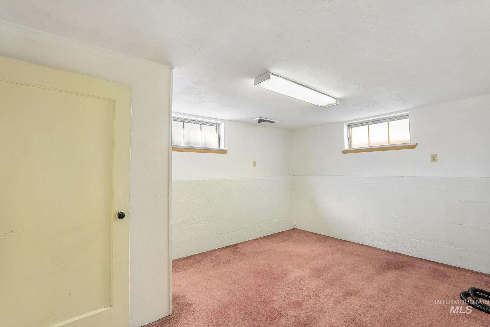 252 6th Ave E, Twin Falls, Idaho 83301, 3 Bedrooms, 2 Bathrooms, Residential For Sale, Price $325,000,MLS 98973244