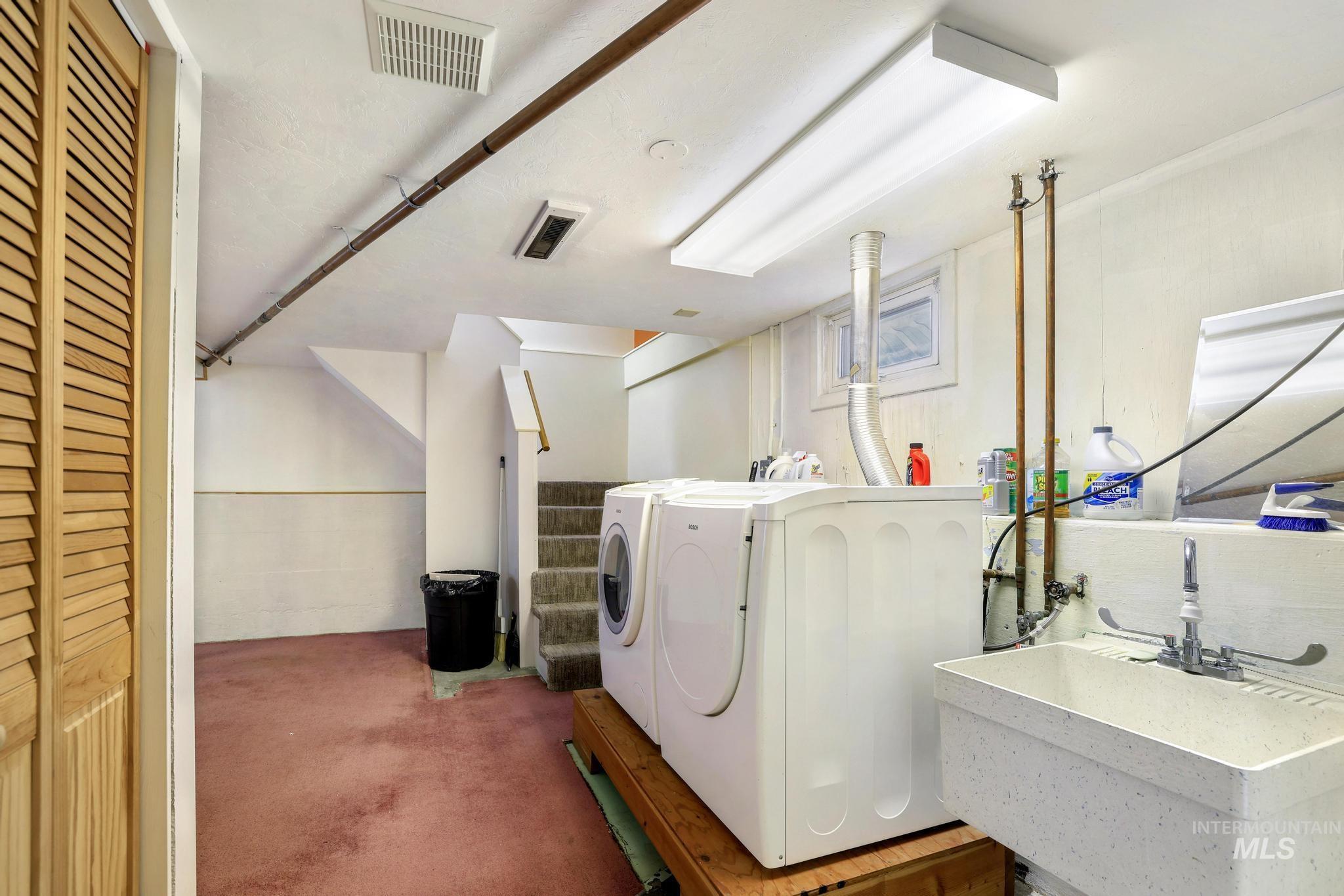 252 6th Ave E, Twin Falls, Idaho 83301, 3 Bedrooms, 2 Bathrooms, Residential For Sale, Price $325,000,MLS 98973244