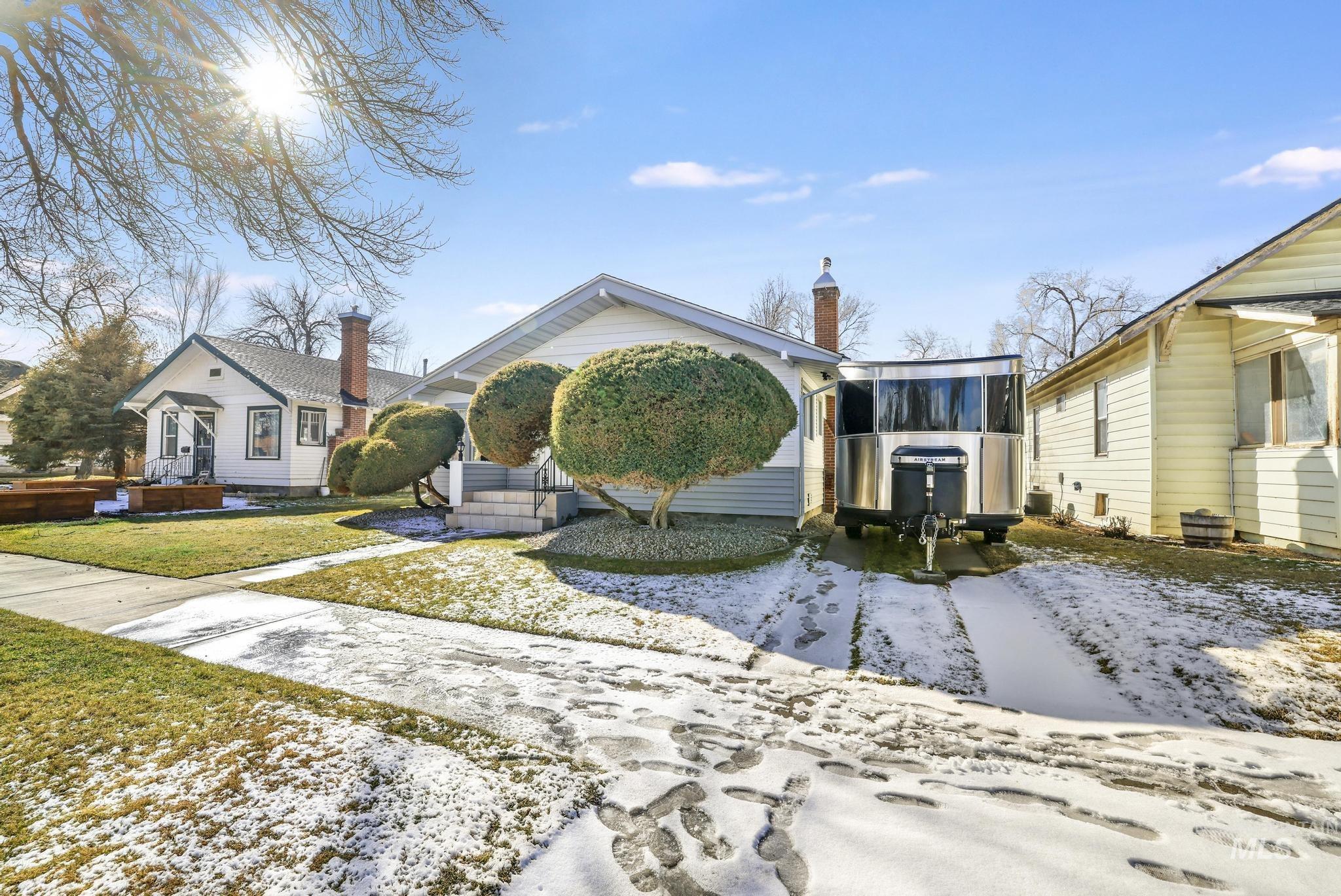 252 6th Ave E, Twin Falls, Idaho 83301, 3 Bedrooms, 2 Bathrooms, Residential For Sale, Price $325,000,MLS 98973244