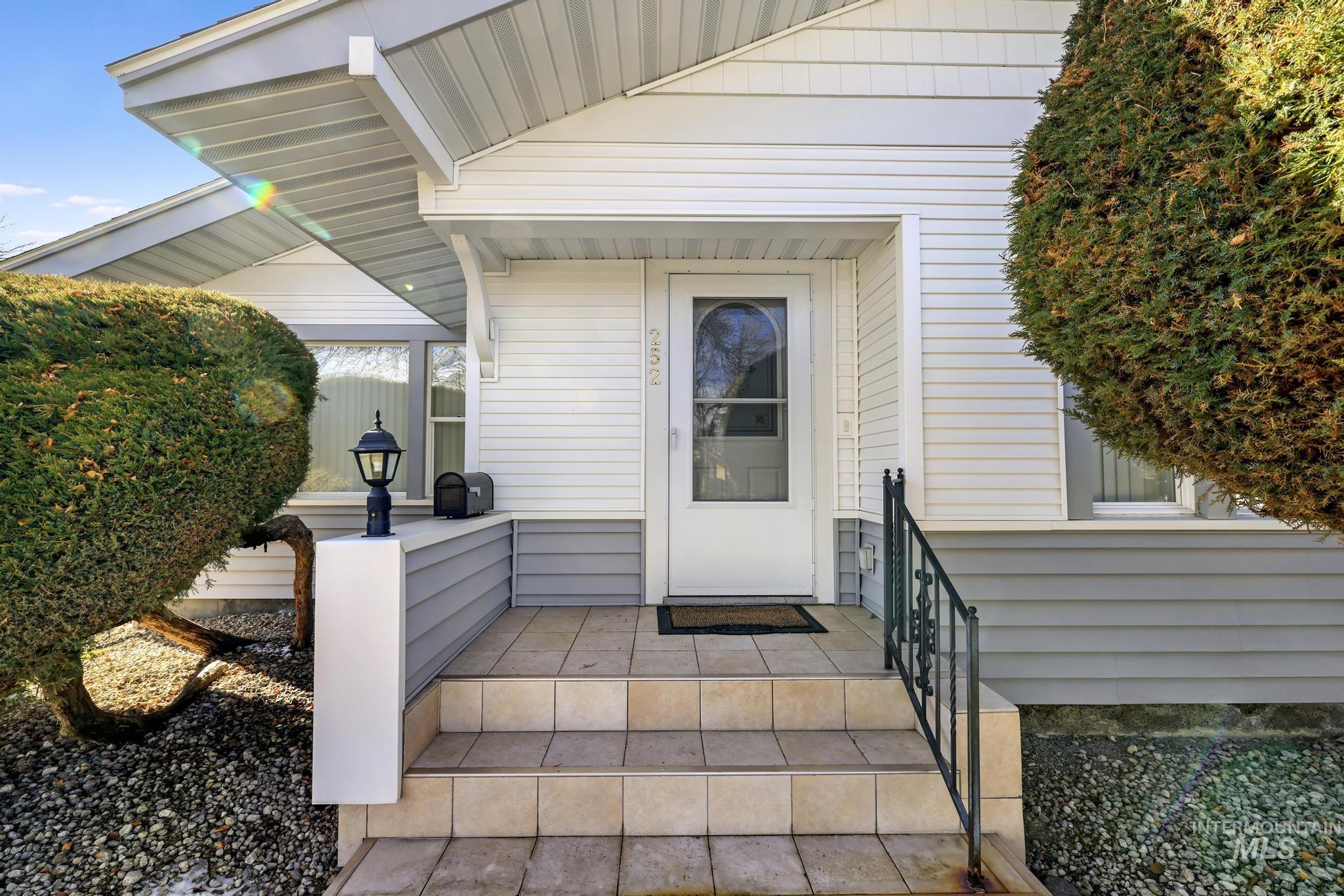 252 6th Ave E, Twin Falls, Idaho 83301, 3 Bedrooms, 2 Bathrooms, Residential For Sale, Price $325,000,MLS 98973244