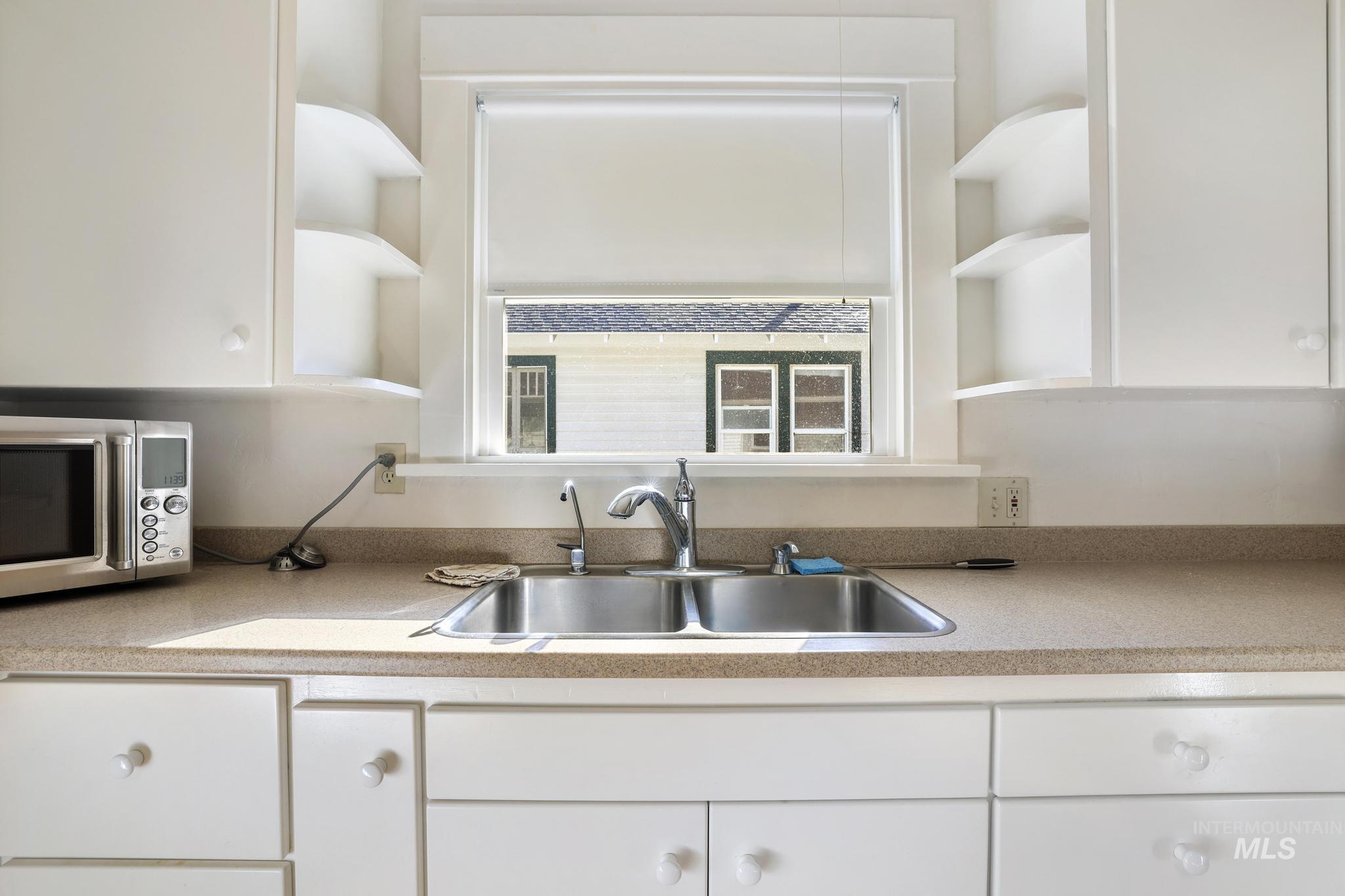 252 6th Ave E, Twin Falls, Idaho 83301, 3 Bedrooms, 2 Bathrooms, Residential For Sale, Price $325,000,MLS 98973244