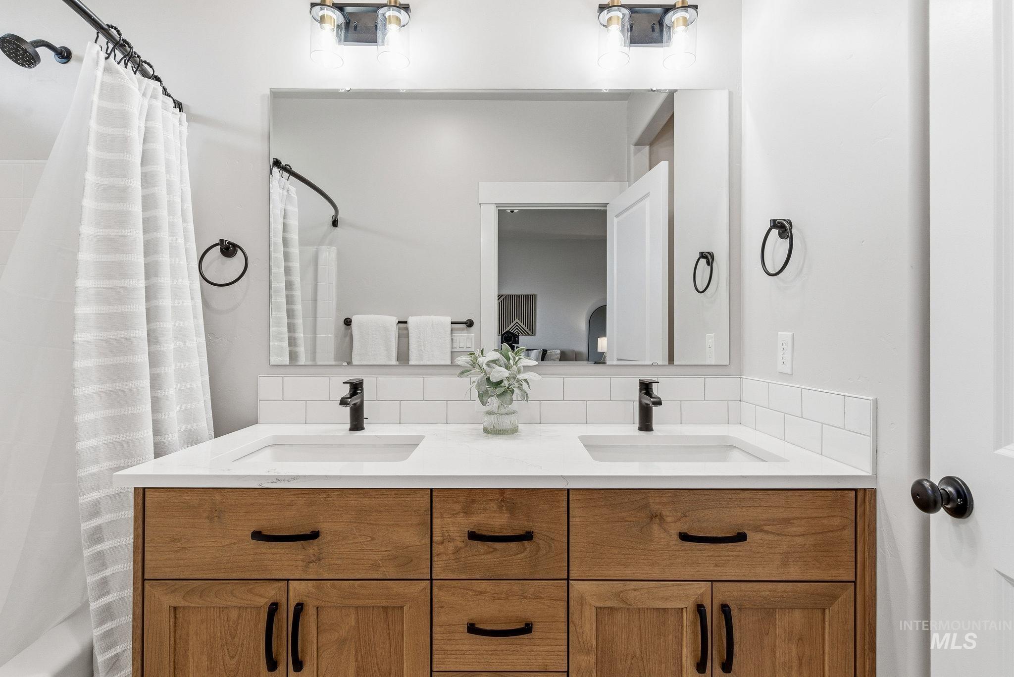 12649 S Averyon Way, Nampa, Idaho 83686, 4 Bedrooms, 2 Bathrooms, Residential For Sale, Price $469,999,MLS 98973245