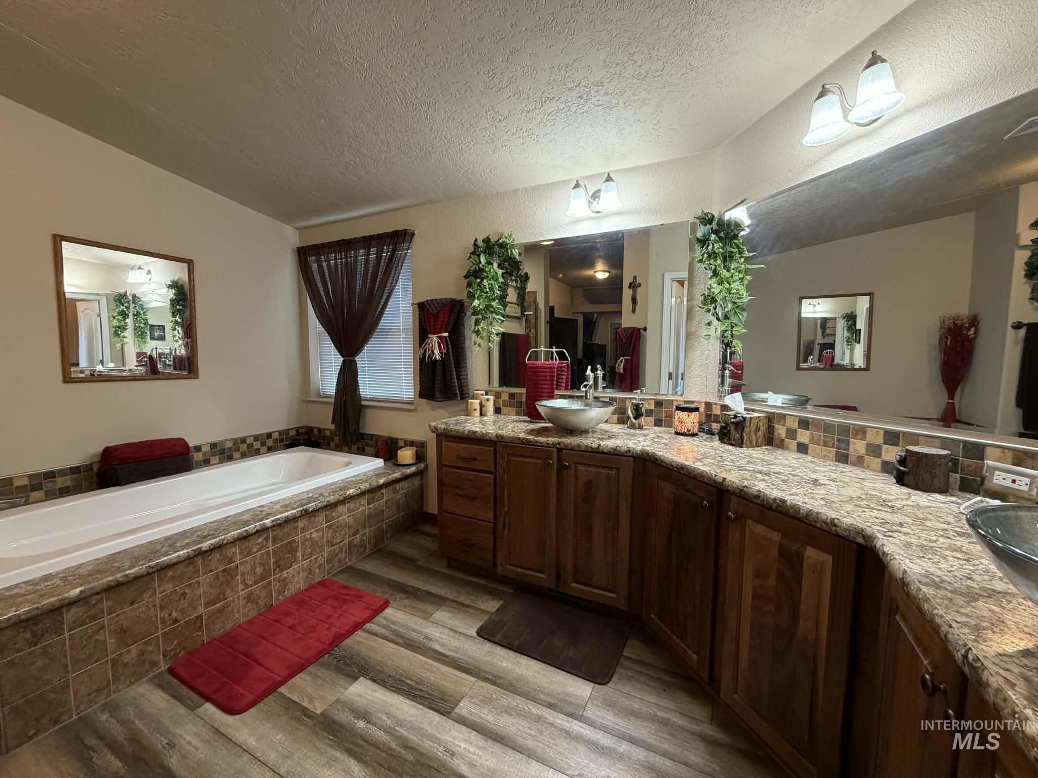 19378 Homestead Loop, Lewiston, Idaho 83501, 3 Bedrooms, 2 Bathrooms, Residential For Sale, Price $785,000,MLS 98973247