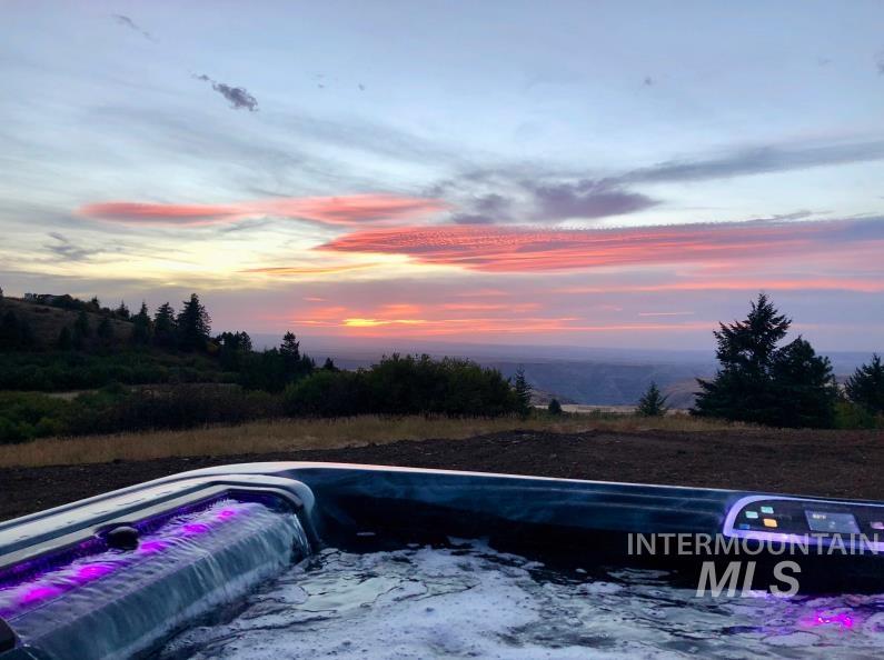 19378 Homestead Loop, Lewiston, Idaho 83501, 3 Bedrooms, 2 Bathrooms, Residential For Sale, Price $785,000,MLS 98973247