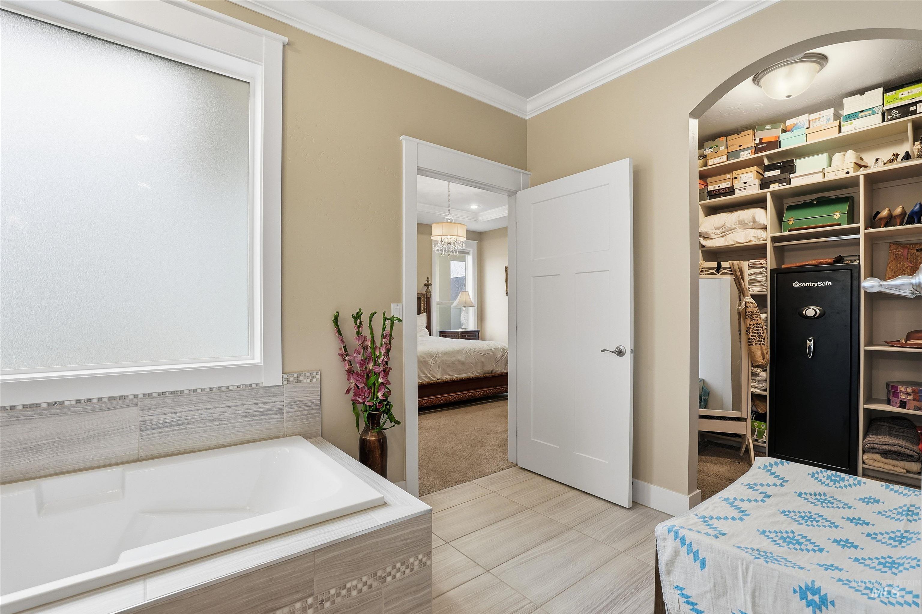 3234 S Wallberg Ave, Eagle, Idaho 83616, 3 Bedrooms, 2 Bathrooms, Residential For Sale, Price $614,900,MLS 98973248