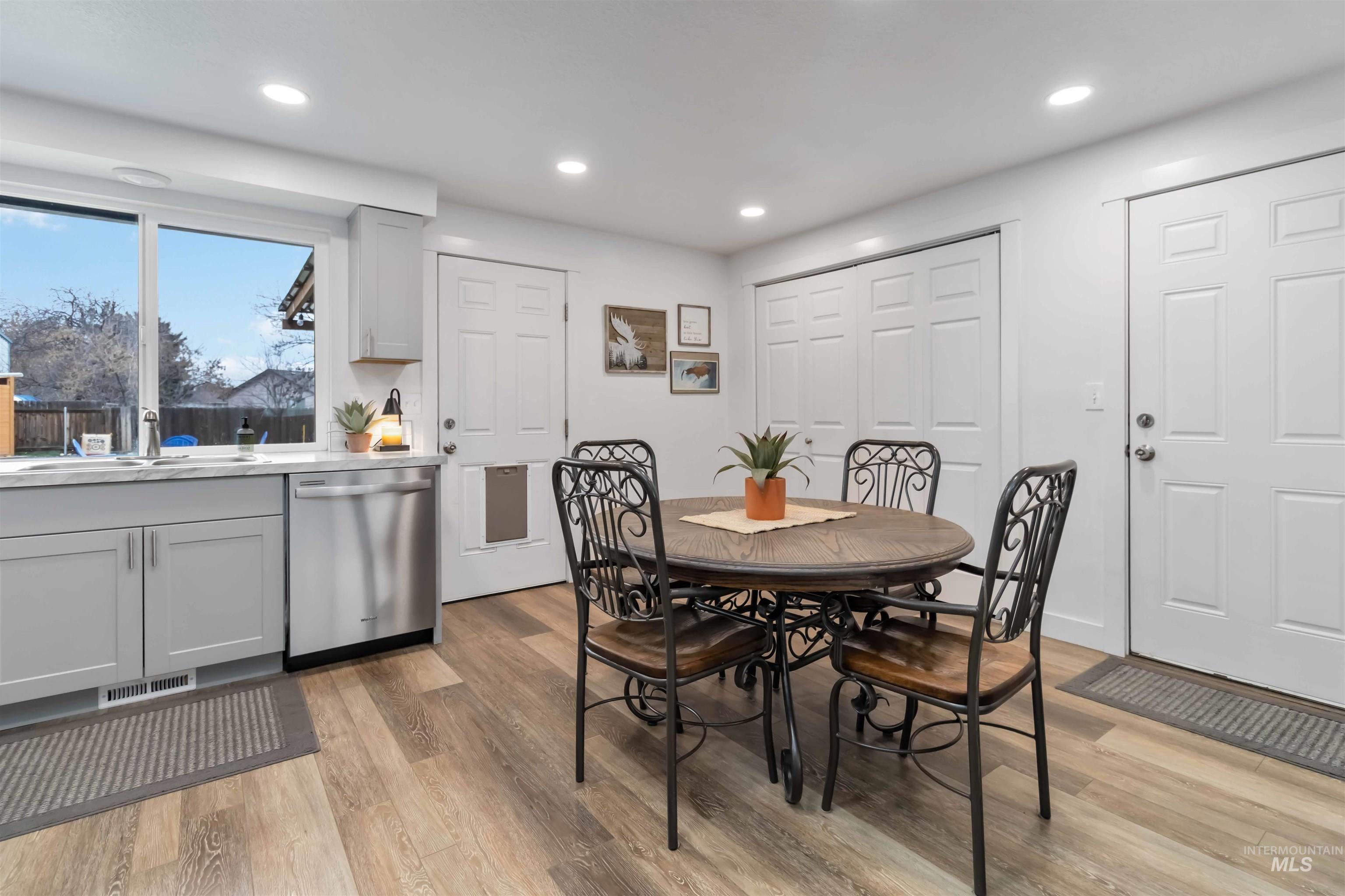 2554 N Hampton Ave, Boise, Idaho 83704-6765, 2 Bedrooms, 1 Bathroom, Residential For Sale, Price $372,900,MLS 98973249