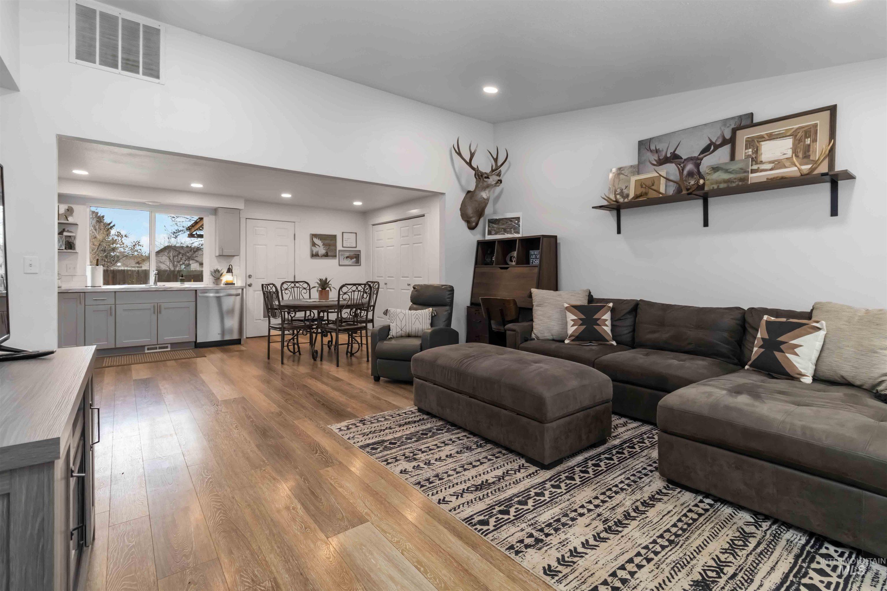 2554 N Hampton Ave, Boise, Idaho 83704-6765, 2 Bedrooms, 1 Bathroom, Residential For Sale, Price $372,900,MLS 98973249