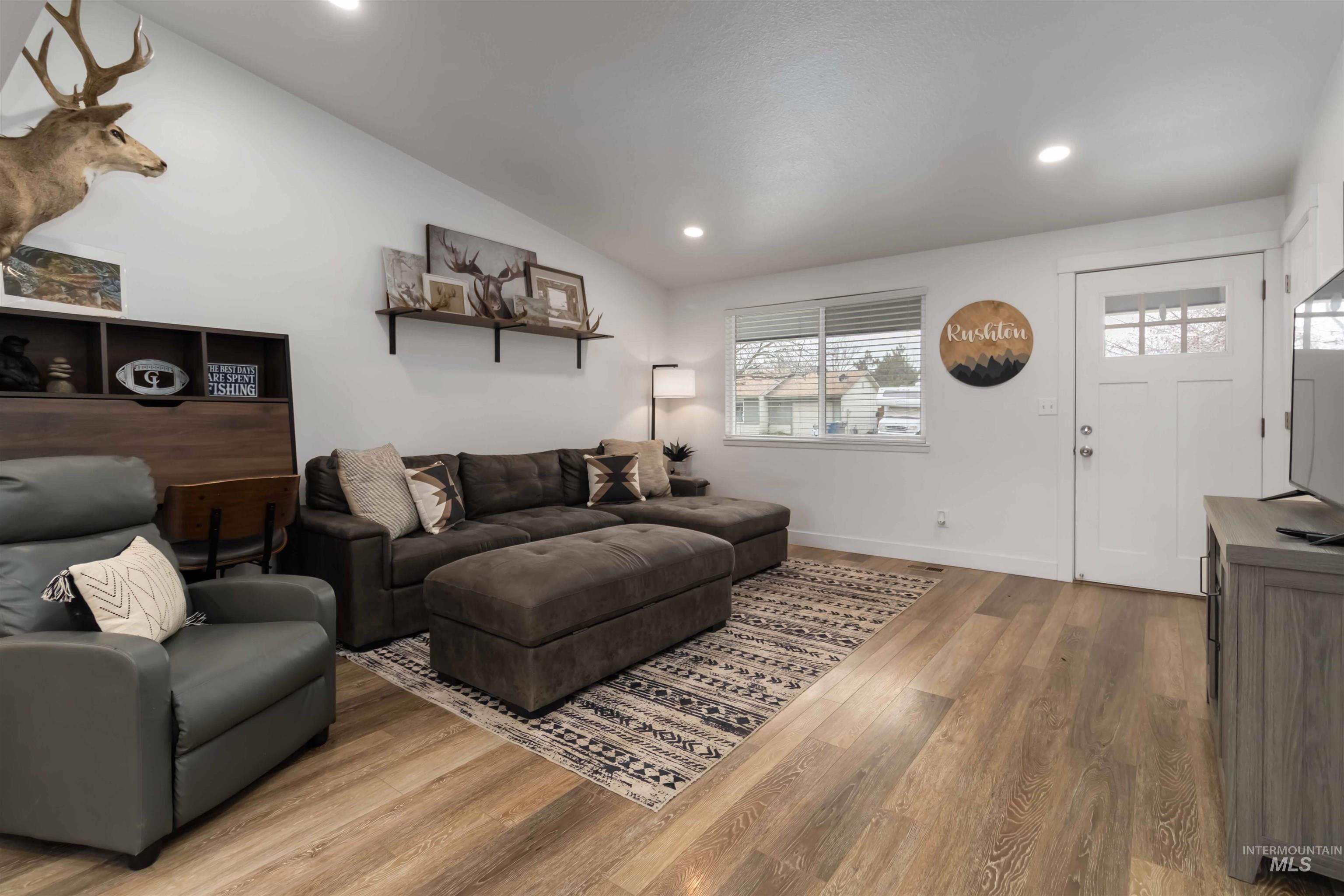 2554 N Hampton Ave, Boise, Idaho 83704-6765, 2 Bedrooms, 1 Bathroom, Residential For Sale, Price $372,900,MLS 98973249