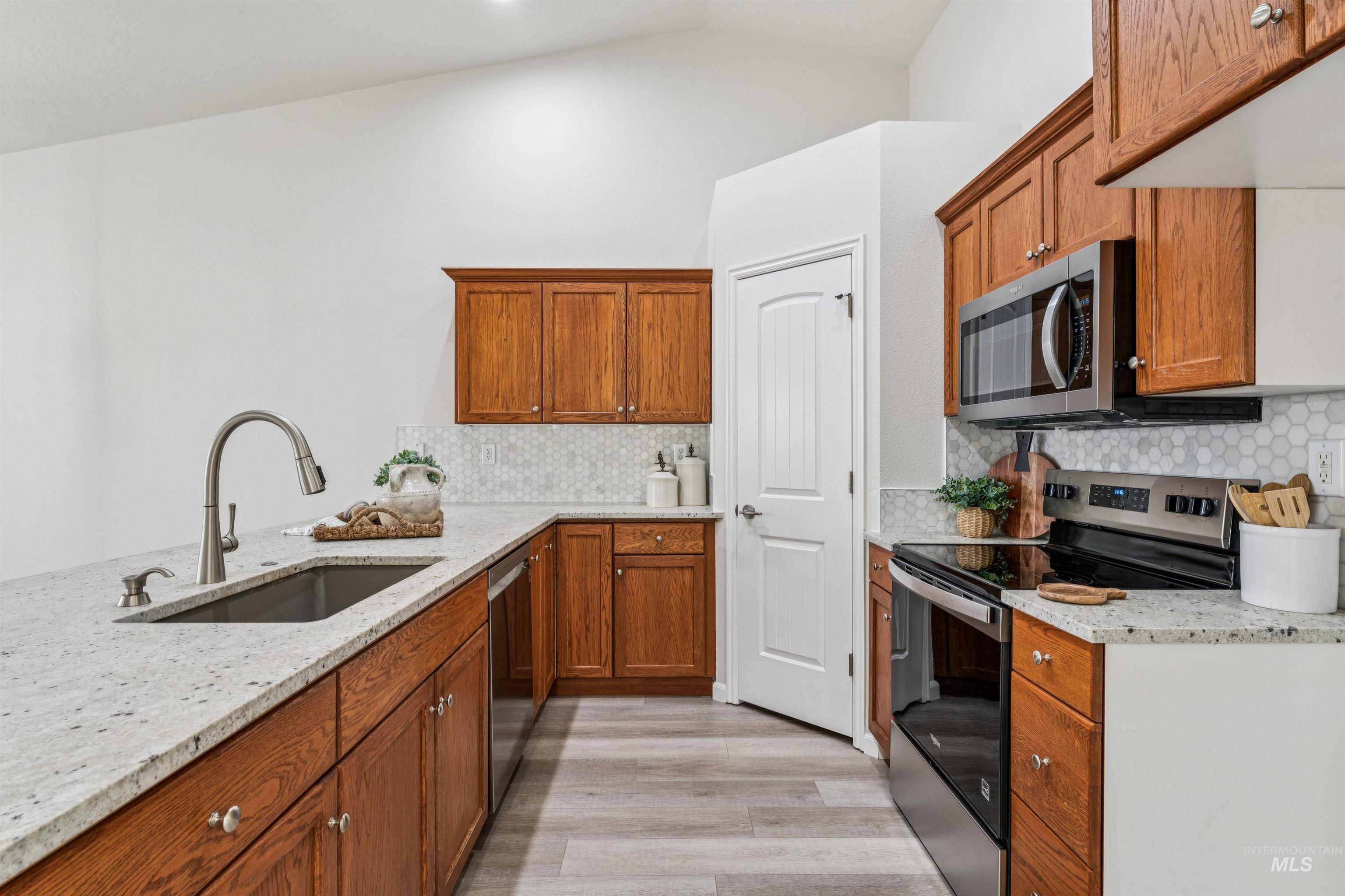 8070 W Penny Lane, Garden City, Idaho 83714, 2 Bedrooms, 2 Bathrooms, Residential For Sale, Price $408,900, 98973253