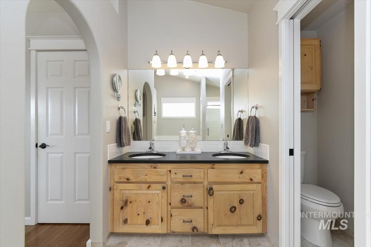 14111 Towers Dr, Caldwell, Idaho 83607, 4 Bedrooms, 2.5 Bathrooms, Residential For Sale, Price $625,000,MLS 98973262