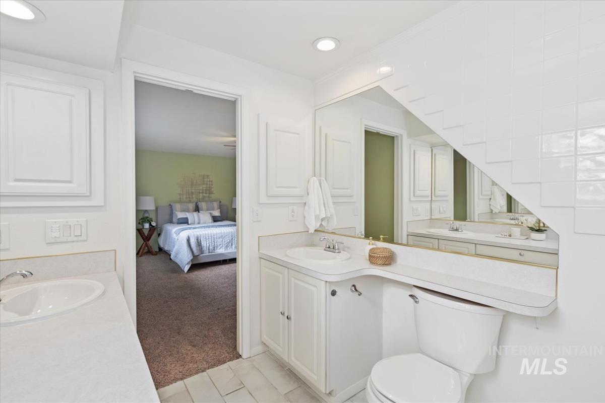 10705 W Onondaga Dr, Boise, Idaho 83709, 3 Bedrooms, 2.5 Bathrooms, Residential For Sale, Price $499,500,MLS 98973266