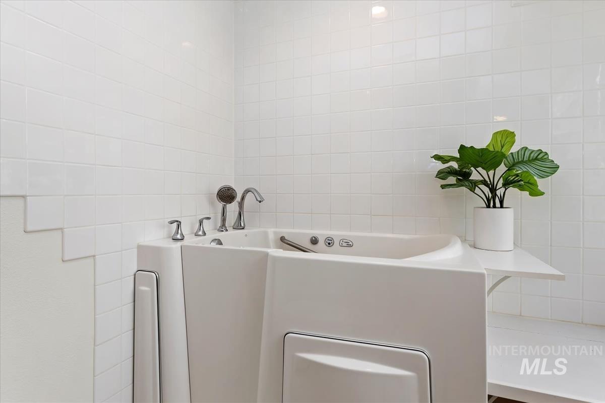 10705 W Onondaga Dr, Boise, Idaho 83709, 3 Bedrooms, 2.5 Bathrooms, Residential For Sale, Price $499,500,MLS 98973266