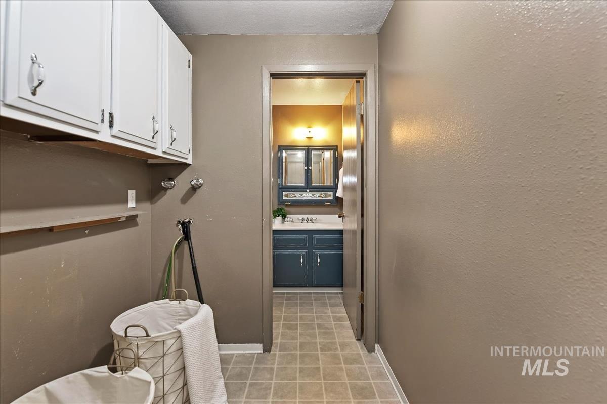 10705 W Onondaga Dr, Boise, Idaho 83709, 3 Bedrooms, 2.5 Bathrooms, Residential For Sale, Price $499,500,MLS 98973266