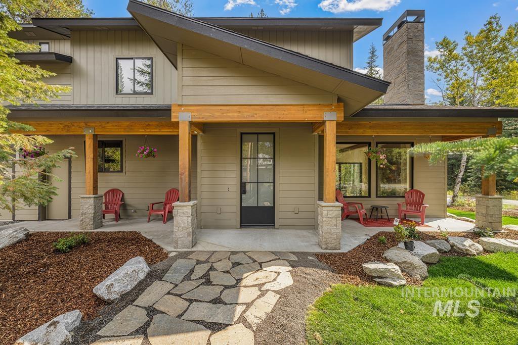 12850 Aurora Dr., Donnelly, Idaho 83615, 3 Bedrooms, 2.5 Bathrooms, Residential For Sale, Price $995,000,MLS 98973267