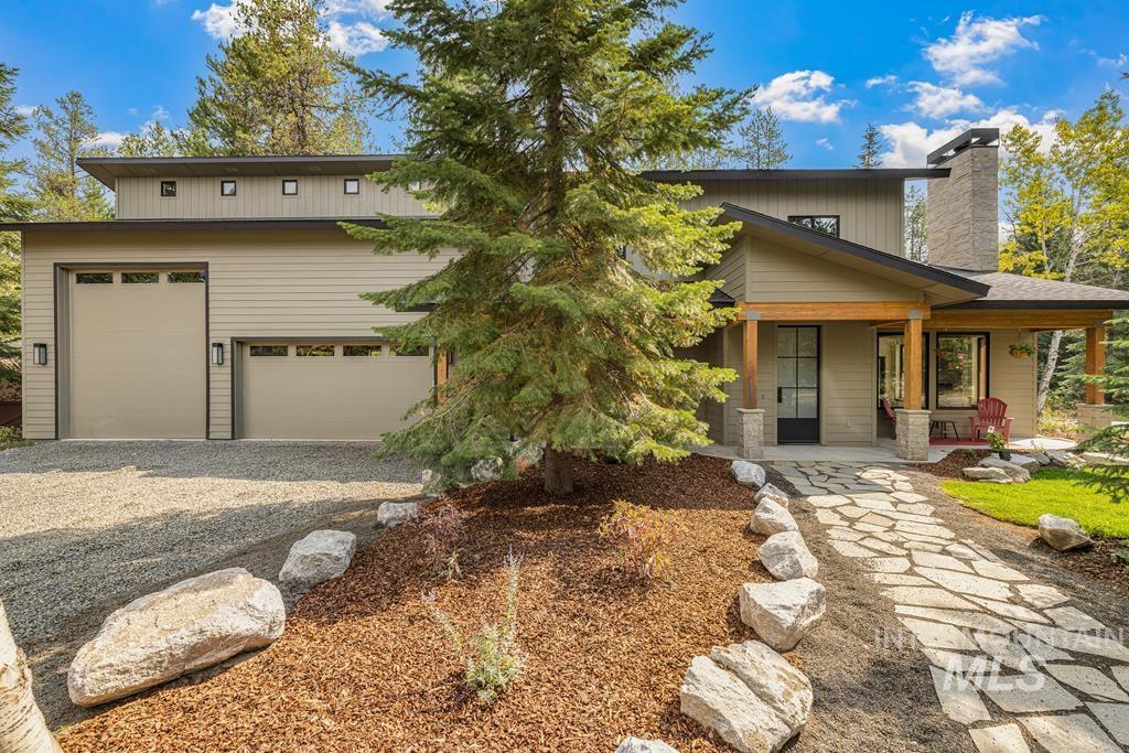 12850 Aurora Dr., Donnelly, Idaho 83615, 3 Bedrooms, 2.5 Bathrooms, Residential For Sale, Price $995,000,MLS 98973267