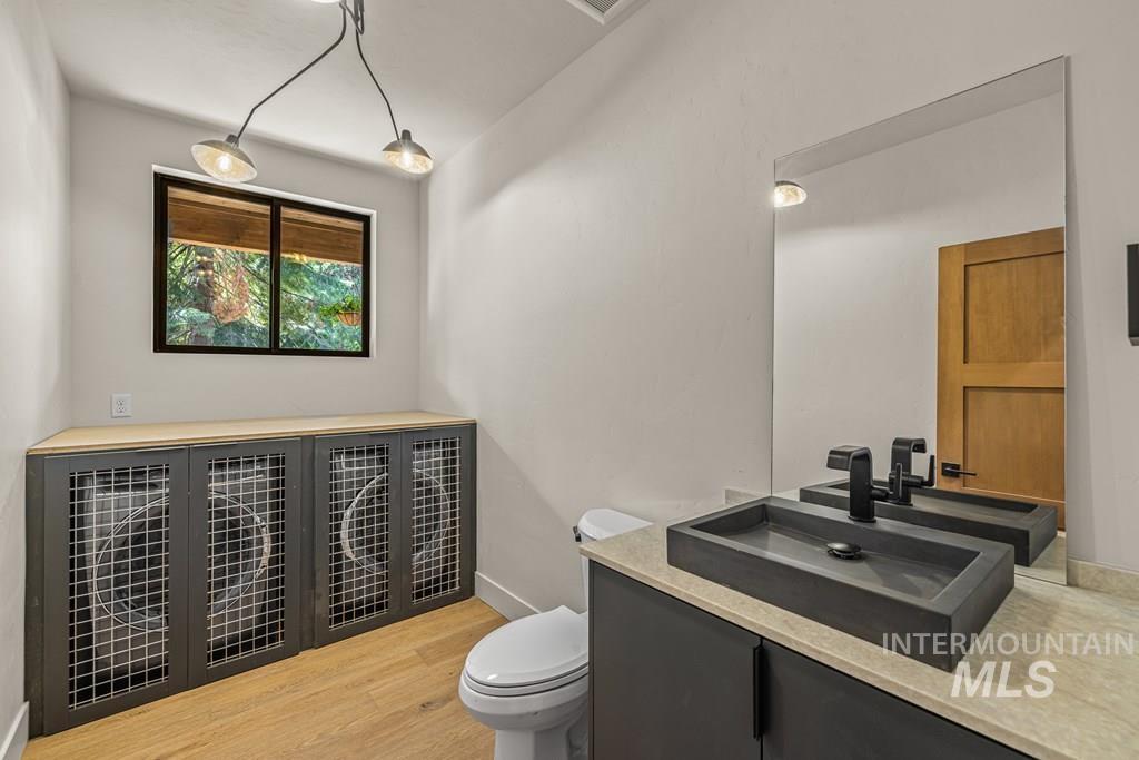 12850 Aurora Dr., Donnelly, Idaho 83615, 3 Bedrooms, 2.5 Bathrooms, Residential For Sale, Price $995,000,MLS 98973267