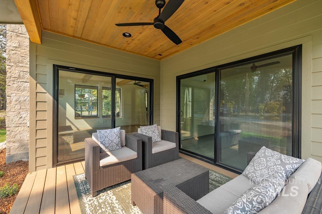 12850 Aurora Dr., Donnelly, Idaho 83615, 3 Bedrooms, 2.5 Bathrooms, Residential For Sale, Price $995,000,MLS 98973267