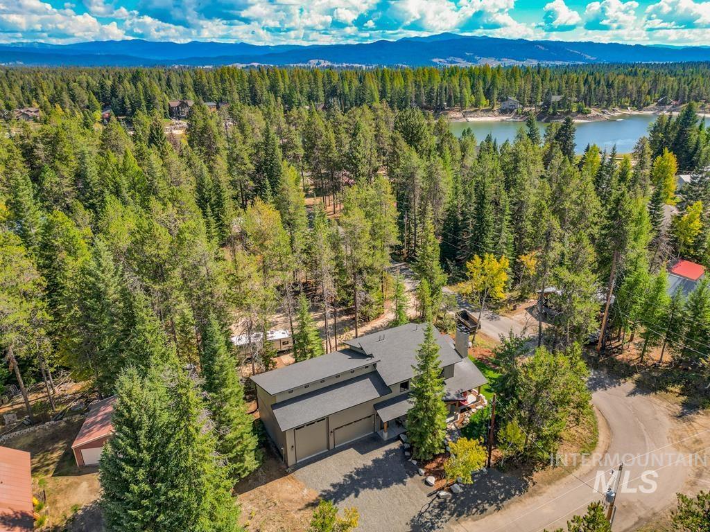 12850 Aurora Dr., Donnelly, Idaho 83615, 3 Bedrooms, 2.5 Bathrooms, Residential For Sale, Price $995,000,MLS 98973267