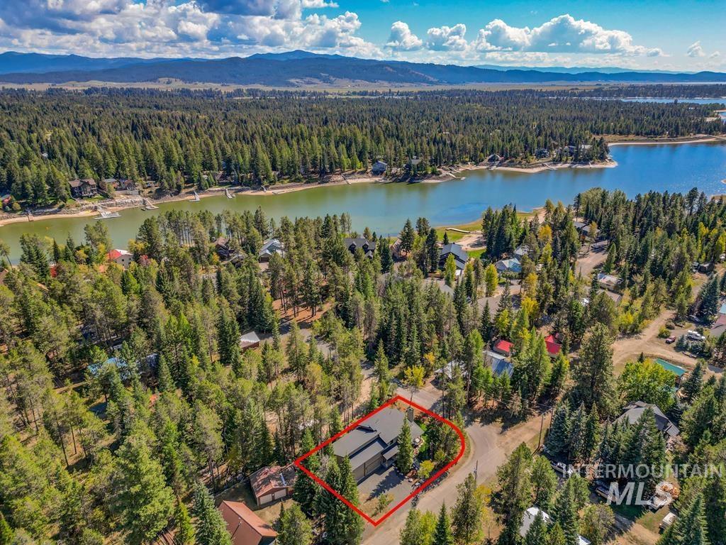 12850 Aurora Dr., Donnelly, Idaho 83615, 3 Bedrooms, 2.5 Bathrooms, Residential For Sale, Price $995,000,MLS 98973267