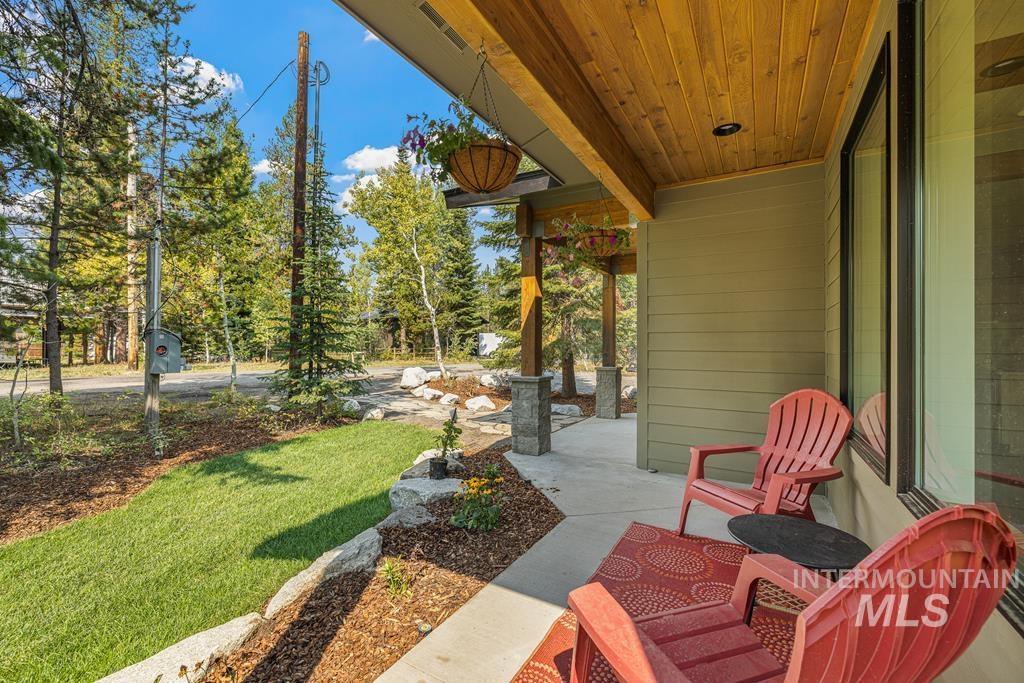 12850 Aurora Dr., Donnelly, Idaho 83615, 3 Bedrooms, 2.5 Bathrooms, Residential For Sale, Price $995,000,MLS 98973267