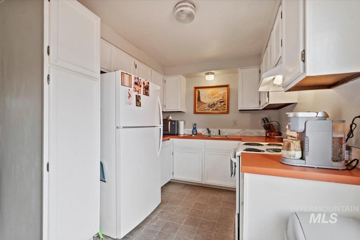 819 N Benjamin Ln, Boise, Idaho 83704, 2 Bedrooms, 1.5 Bathrooms, Residential Income For Sale, Price $849,900,MLS 98973269