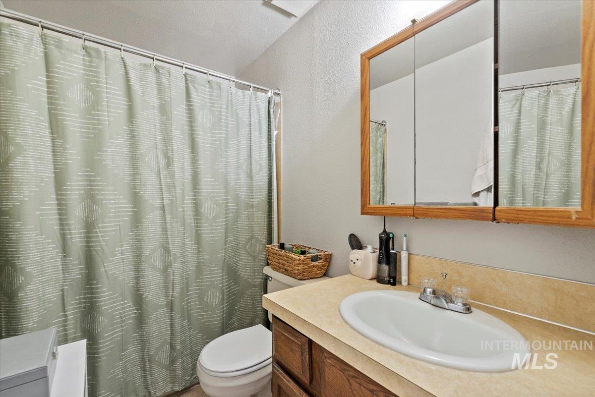 819 N Benjamin Ln, Boise, Idaho 83704, 2 Bedrooms, 1.5 Bathrooms, Residential Income For Sale, Price $849,900,MLS 98973269