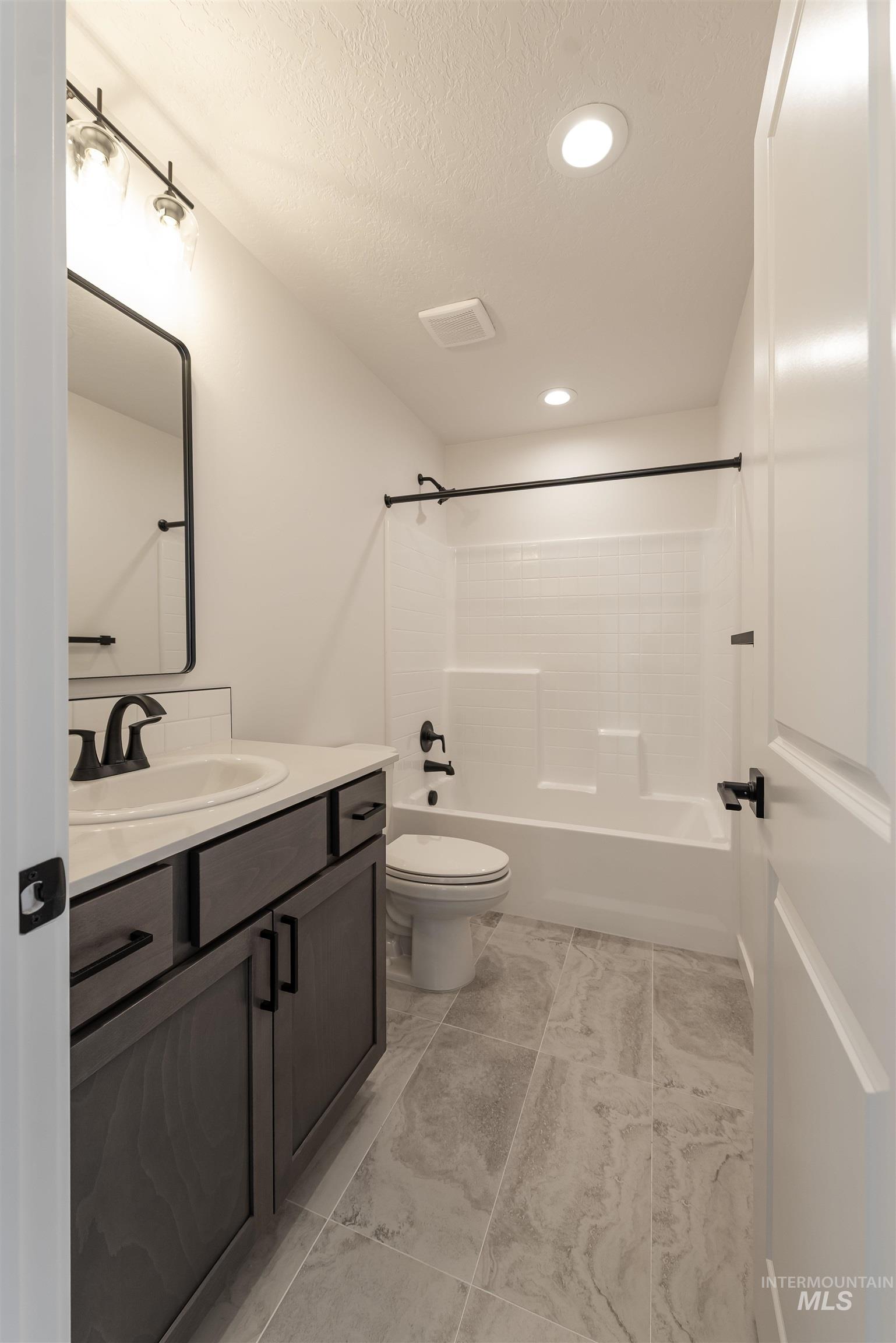 380 S Bumper Way, Boise, Idaho 83716, 3 Bedrooms, 2.5 Bathrooms, Residential For Sale, Price $489,900, 98973274