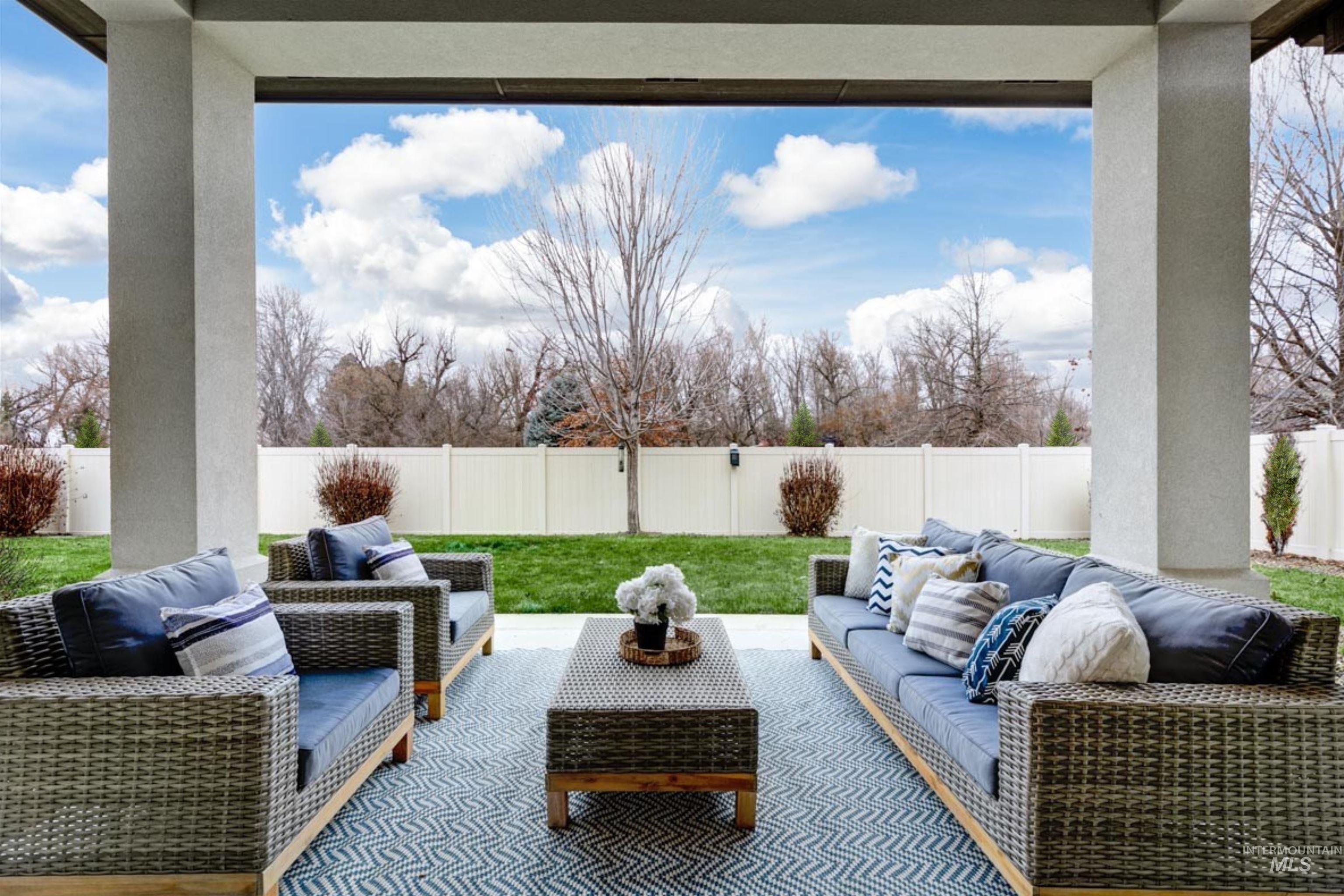 556 W Carnelian Lane, Eagle, Idaho 83616, 3 Bedrooms, 2 Bathrooms, Residential For Sale, Price $799,000,MLS 98973275