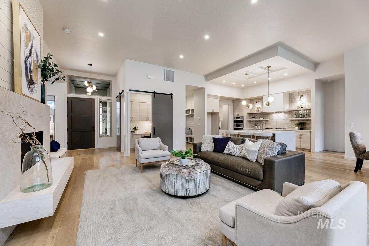 556 W Carnelian Lane, Eagle, Idaho 83616, 3 Bedrooms, 2 Bathrooms, Residential For Sale, Price $799,000,MLS 98973275