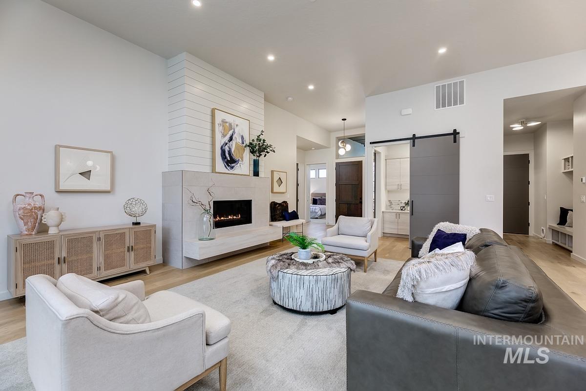 556 W Carnelian Lane, Eagle, Idaho 83616, 3 Bedrooms, 2 Bathrooms, Residential For Sale, Price $799,000,MLS 98973275