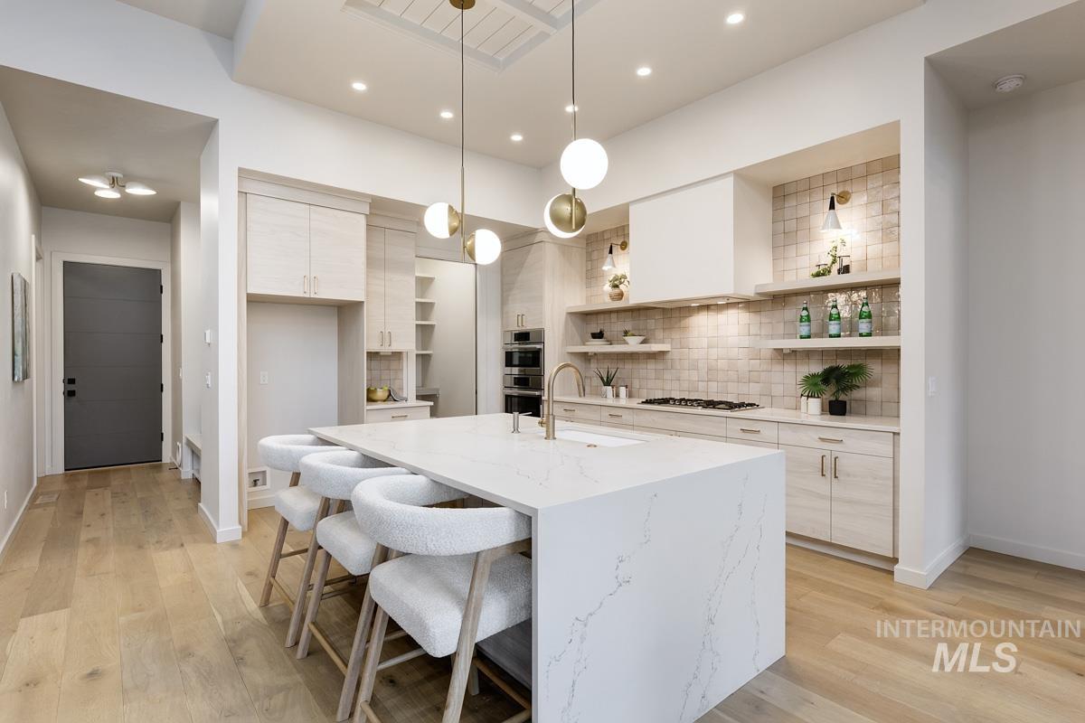 556 W Carnelian Lane, Eagle, Idaho 83616, 3 Bedrooms, 2 Bathrooms, Residential For Sale, Price $799,000,MLS 98973275