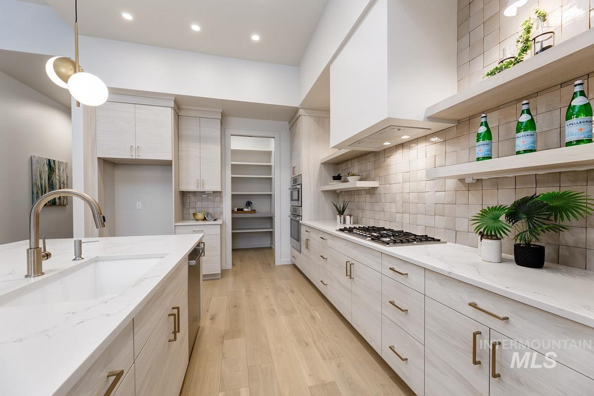 556 W Carnelian Lane, Eagle, Idaho 83616, 3 Bedrooms, 2 Bathrooms, Residential For Sale, Price $799,000,MLS 98973275