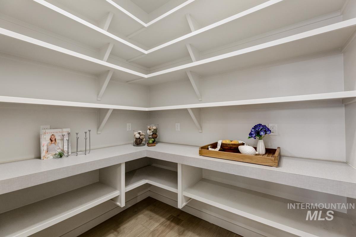 556 W Carnelian Lane, Eagle, Idaho 83616, 3 Bedrooms, 2 Bathrooms, Residential For Sale, Price $799,000,MLS 98973275